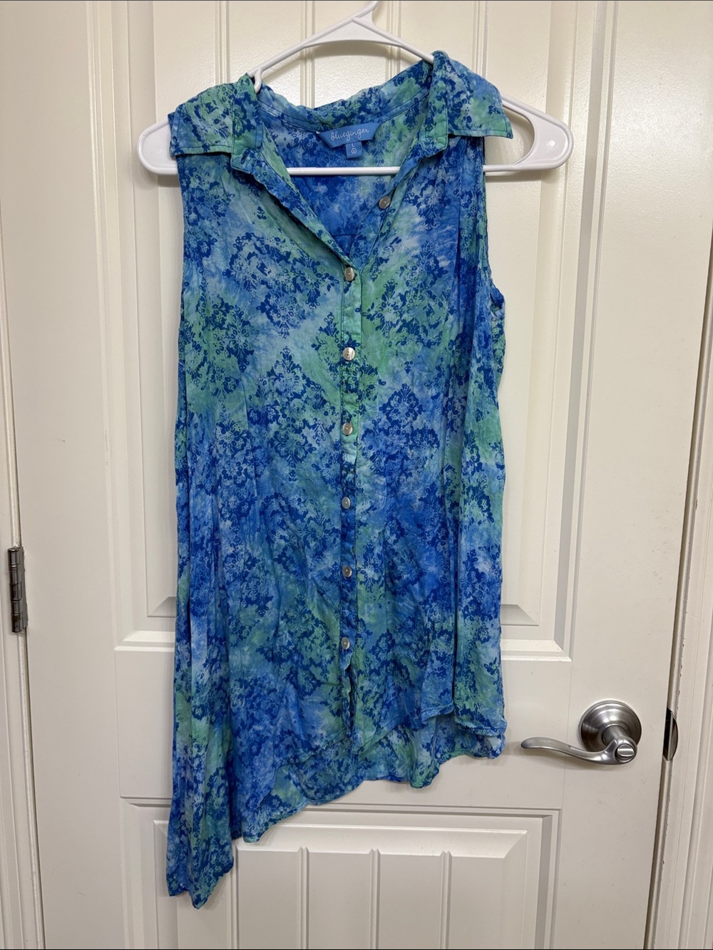 Blue Ginger Hawaiian Sleeveless Flowing Tunic Top in Blue-Green Floral